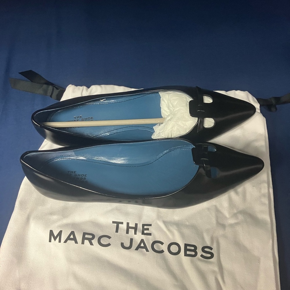 Brand new. Marc Jacobs Black Flats Timeless Elegance